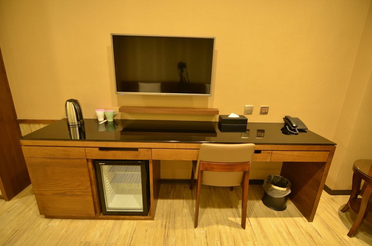 Ehome Hotel Taoyuan Bagian luar foto